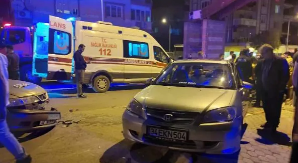 İzmir'de iki otomobil çarpıştı, 2'si çocuk 6 kişi yaralandı