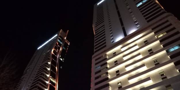 İzmir'de ikiz kulelerde korkutan yangın! 2'si ağır 3 yaralı