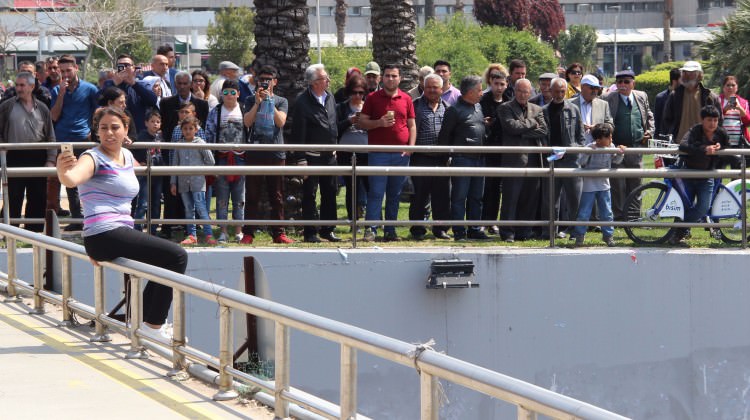 İzmir'de intihar etmek isteyen kadına pes dedirtecek sözler