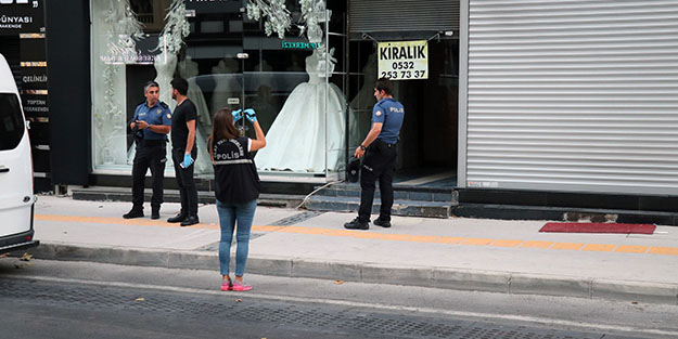 İzmir'de iş merkezinin deposunda erkek cesedi bulundu