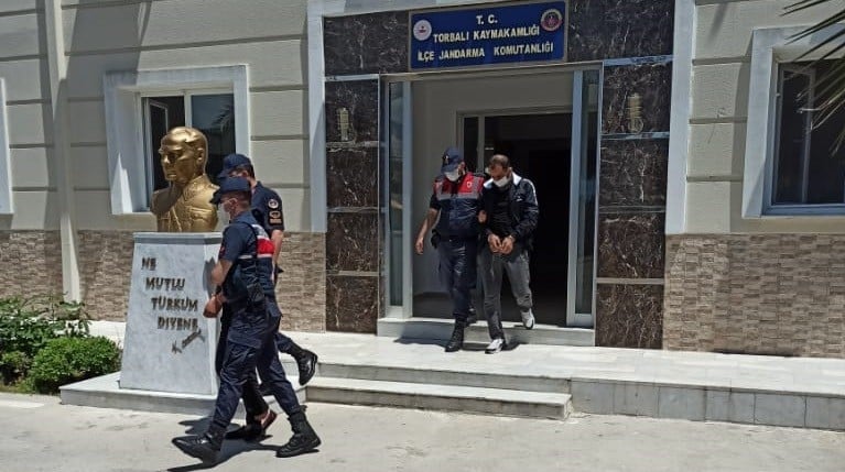 İzmir’de iş yerinden 105 bin liralık malzeme çalan hırsızlar yakalandı 