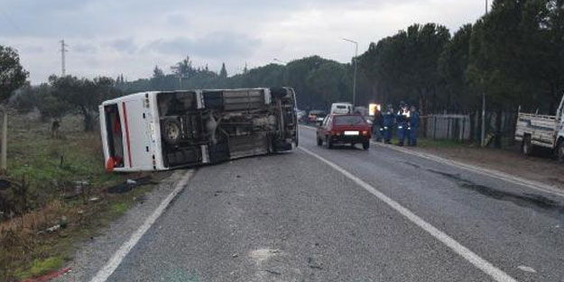 İzmir'de işçi servis midibüsü devrildi: 2'si ağır 17 yaralı