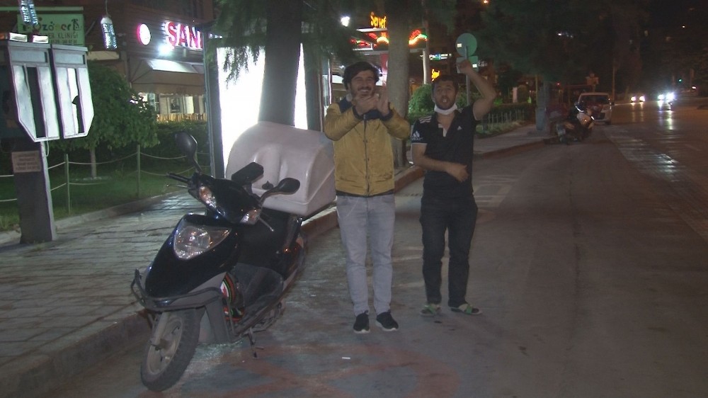 İzmir’de işçi ve emekçilere alkışlı destek 