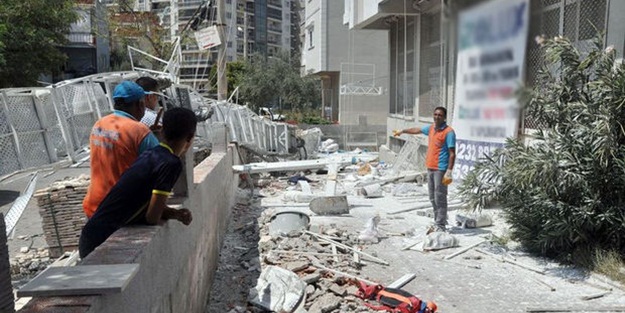 İzmir'de iskele çöktü