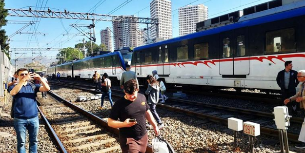İzmir’de İZBAN raydan çıktı
