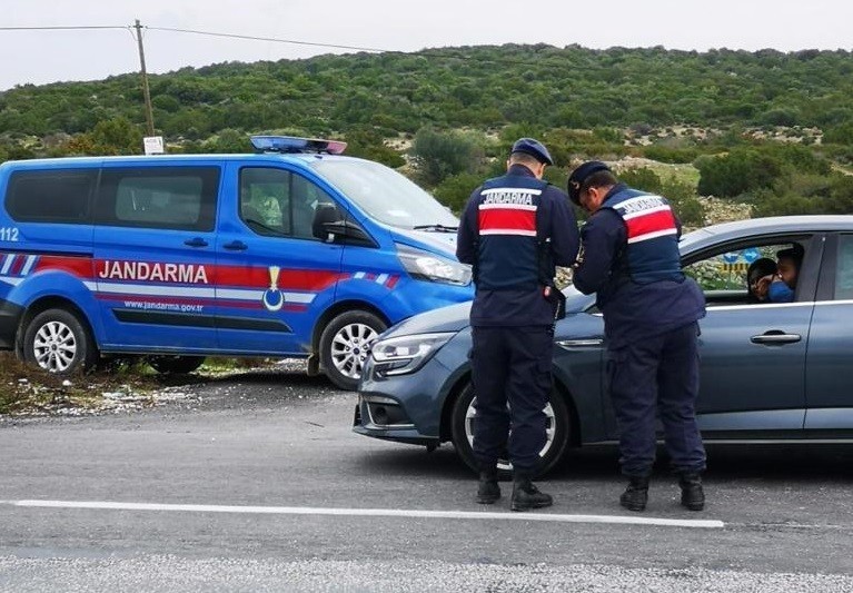 İzmir’de jandarmanın huzur operasyonunda ceza yağdı 