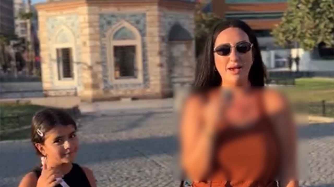 İzmir’de kalpleri ısıtan görüntüler! Çarşaflı kadının teklifini kabul eden anne-kız tesettüre büründü!