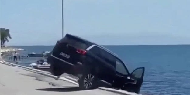 İzmir’de Karantina Adası’ndaki vatandaş kiraladığı lüks cipi denize attı