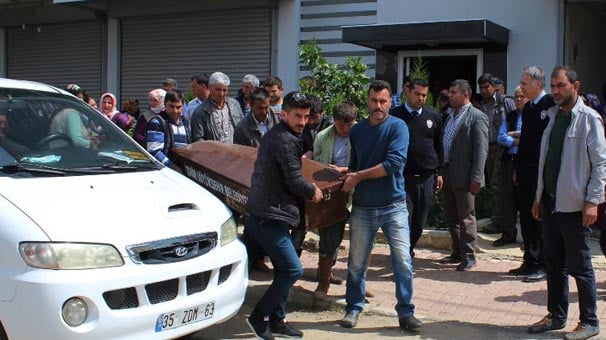 İzmir'de kendini sofra beziyle kapıya astı