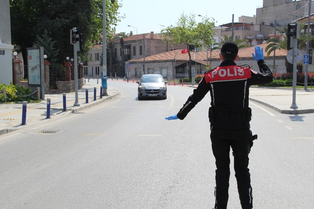İzmir’de kısıtlama kurallarına uymayan bin 188 kişiye ceza kesildi 