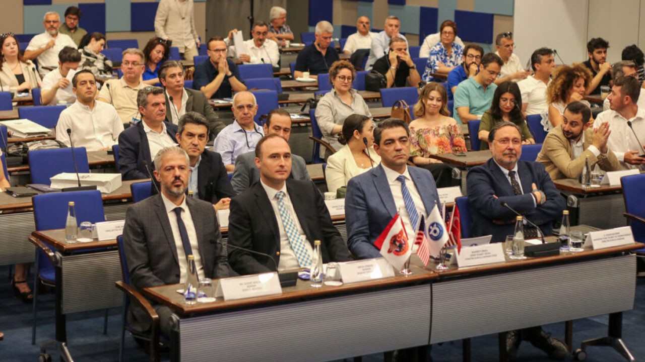 İzmir’de KOBİ’lere ABD pazarı anlatıldı!