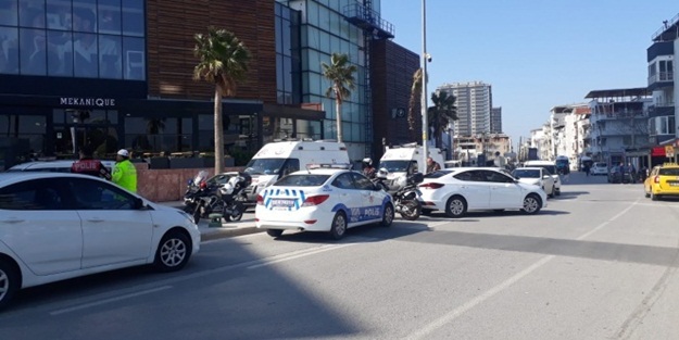 İzmir'de korku dolu anlar! AVM'de silah sesleri yükseldi