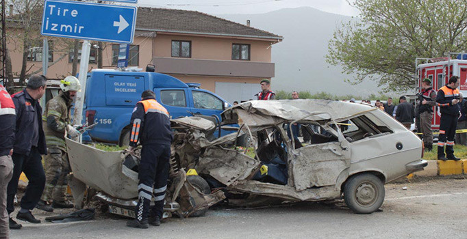 İzmir'de korkunç kaza: 3 ölü, 1 yaralı