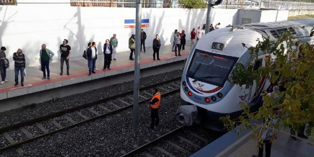 İzmir'de korkunç olay! Yolcu treninin önünde atladı