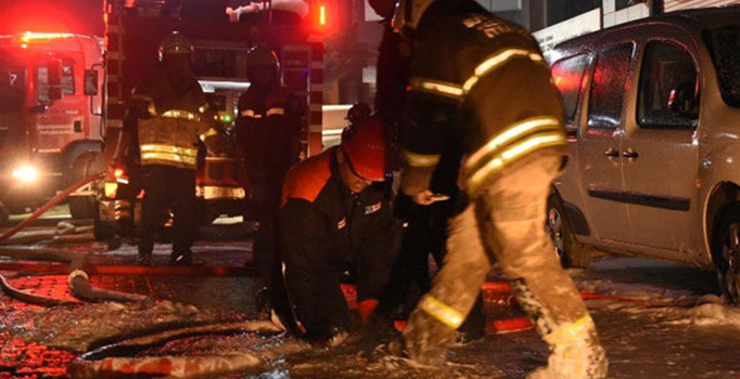 İzmir'de korkutan yangın: 1 kişi hayatını kaybetti
