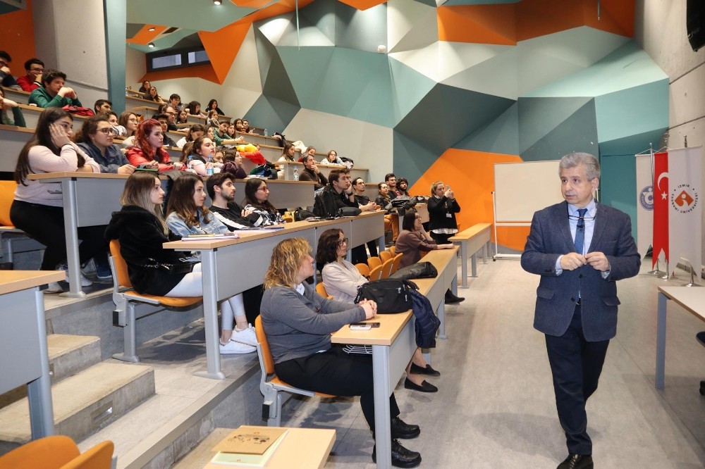 İzmir’de korona virüsü semineri: “53 bin kişi iyileştirildi, olağanüstü çaba gösteriliyor” 