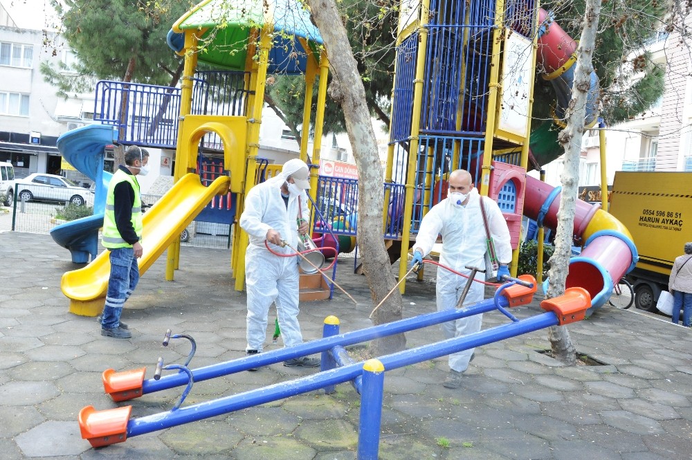 İzmir’de korona virüsüne karşı dezenfektan harekatı 