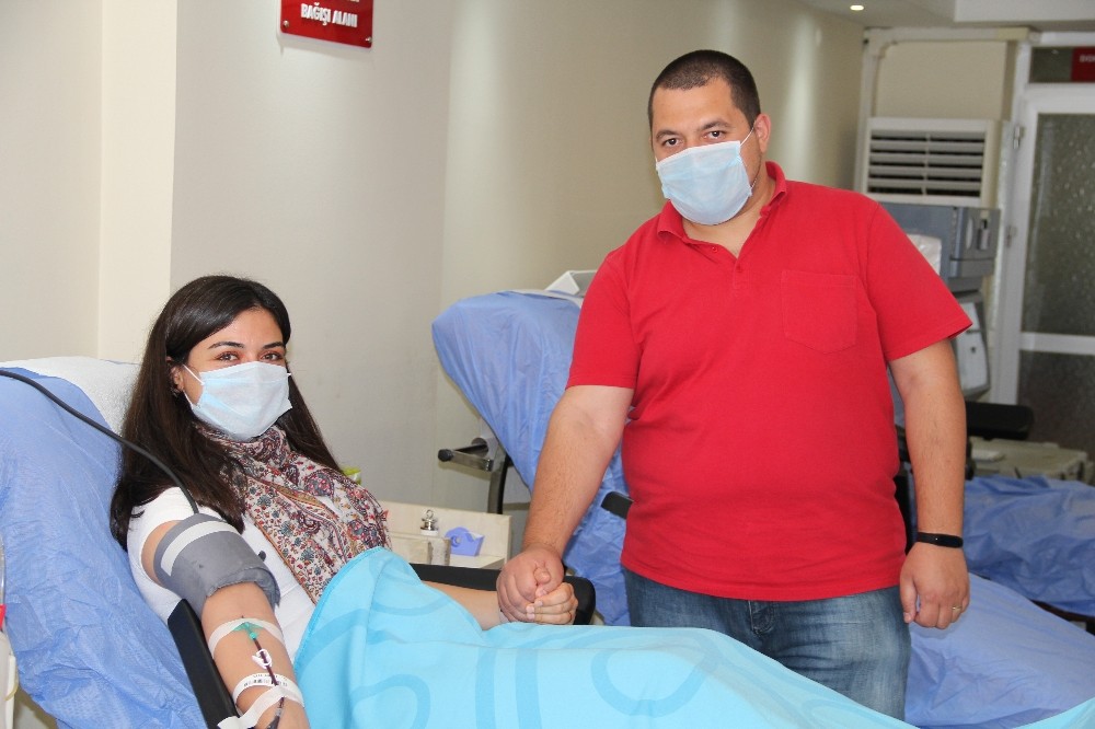 İzmir’de koronayı atlatan hemşire plazma bağışı yaptı 