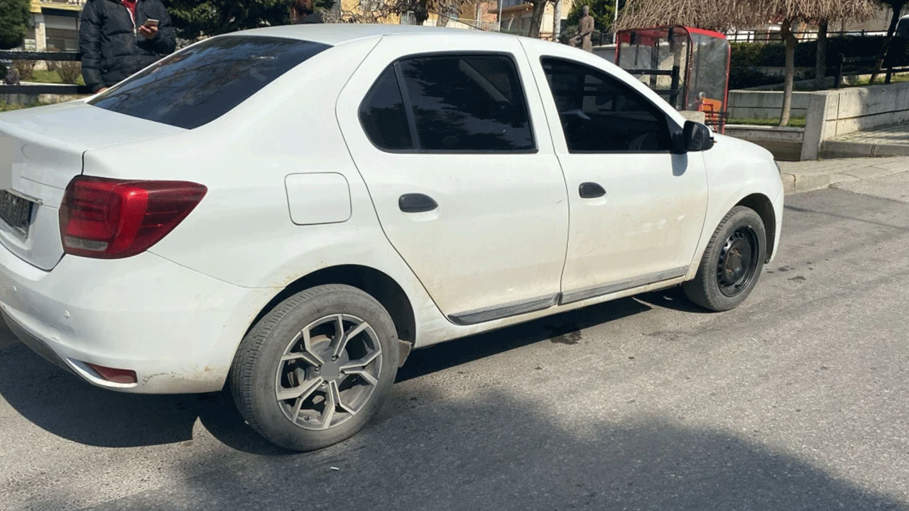 İzmir'de kosan taksi dehşeti! Kendini arabadan attı!