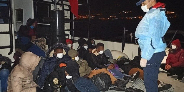 Lastik bottaki 49 göçmen kurtarıldı