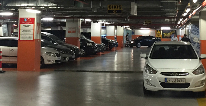 İzmir'de mahkeme AVM otoparkını 'kara yolu' kabul etti