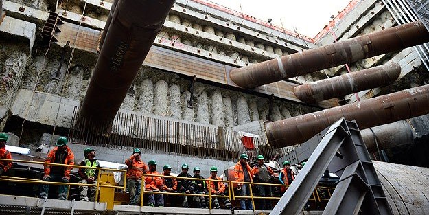 İzmir'de metro inşaatı nedeniyle iş yerinde hasar