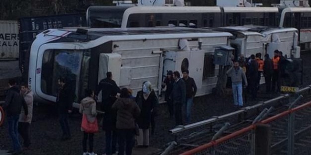 İzmir'de metro kazası! Çok sayıda yaralı var