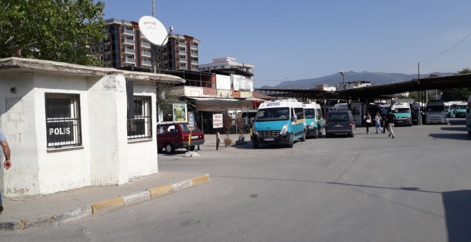 İzmir'de minibüsün altında kalan çocuk öldü