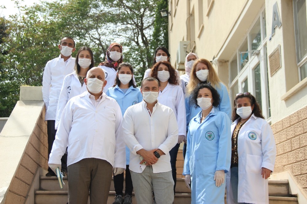İzmir’de okullar, fabrika gibi çalışıp siperlik ve maske üretiyor 