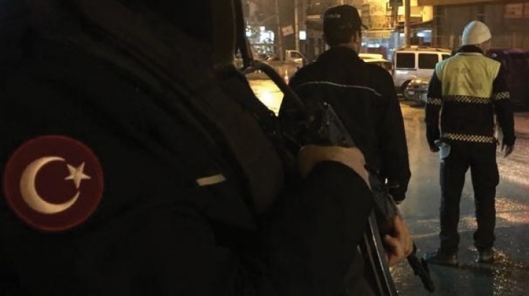 İzmir’de operasyonda 25 kişi gözaltına alındı