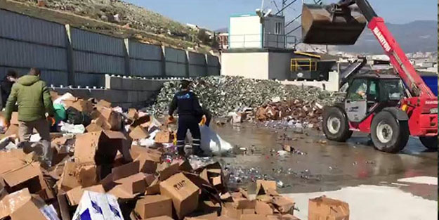 İzmir'de operasyonlarda ele geçirilen kaçak içkiler imha edildi