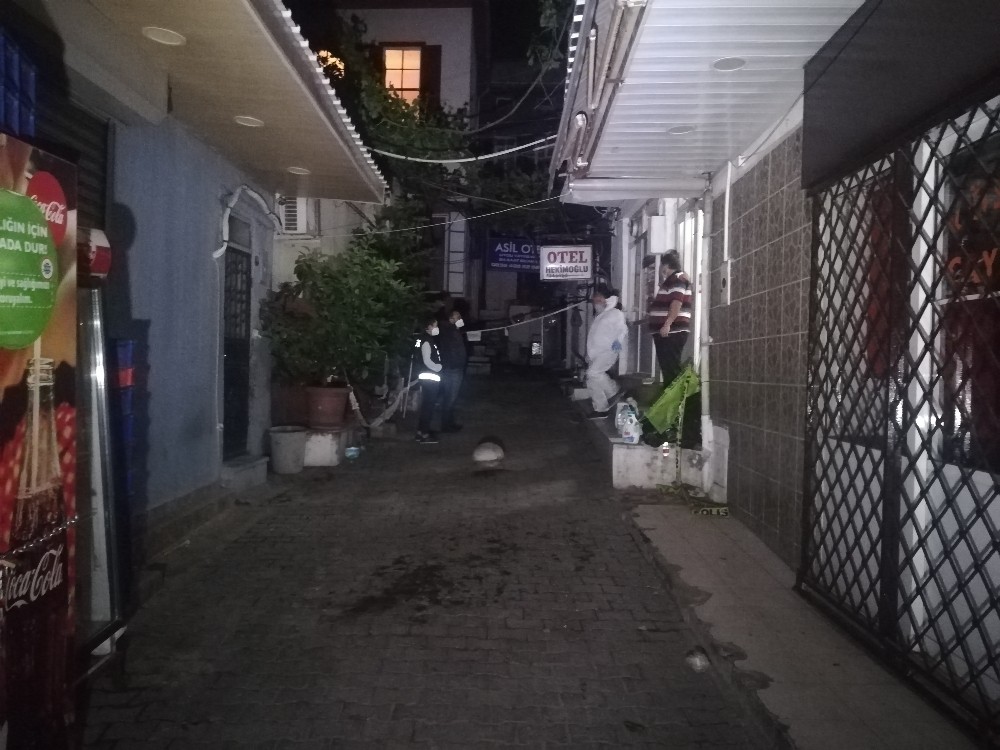 İzmir’de otel odasında sır ölüm 