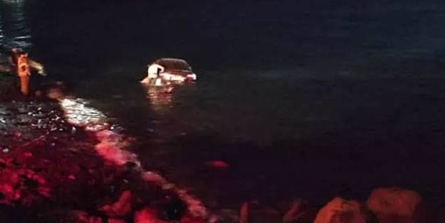 İzmir’de otomobil denize uçtu