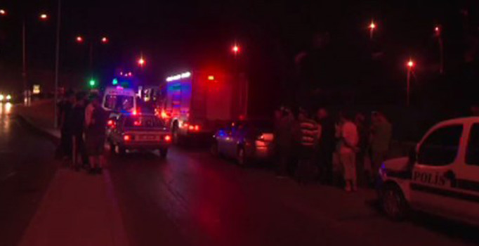 İzmir'de otomobil devrildi: 2 ölü