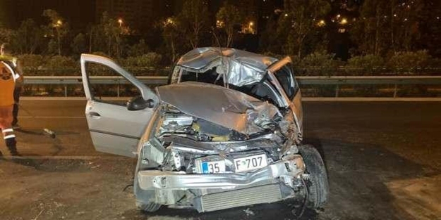 İzmir’de otomobil kamyona çarptı: 1 ölü, 1 yaralı