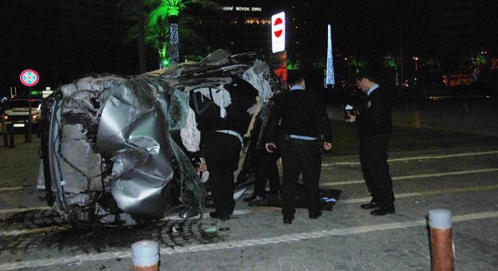 İzmirde otomobil takla attı: 6 kişi yaralı