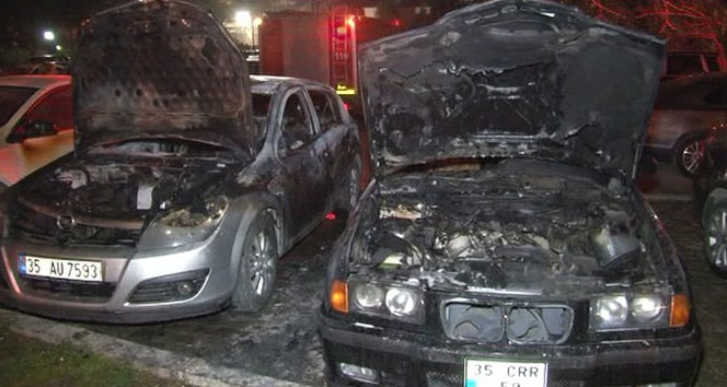 İzmir'de park halindeki üç araçta çıkan yangın korkuttu