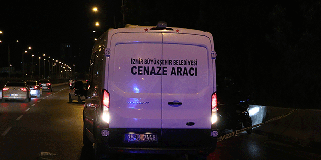 İzmir'de refüje çarpan motosikletin sürücüsü öldü