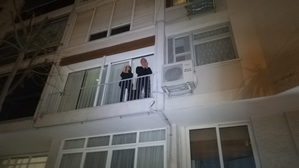 İzmir’de sağlık çalışanlarına alkışlı destek 