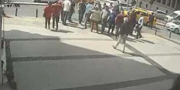 İzmir'de şaşırtan olay! Aynı yerde 2 ayrı kaza