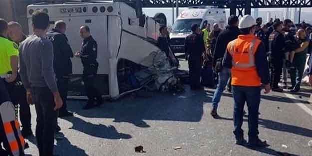 İzmir'de servis minibüsü devrildi: Çok sayıda yaralı var