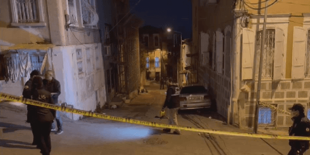 İzmir'de silahlı, bıçaklı kavga! Yaralılar var