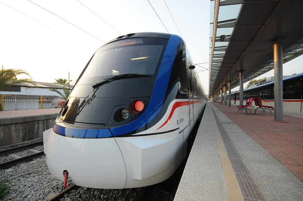 İzmir’de sokağa çıkma kısıtlamasında toplu ulaşım programı 