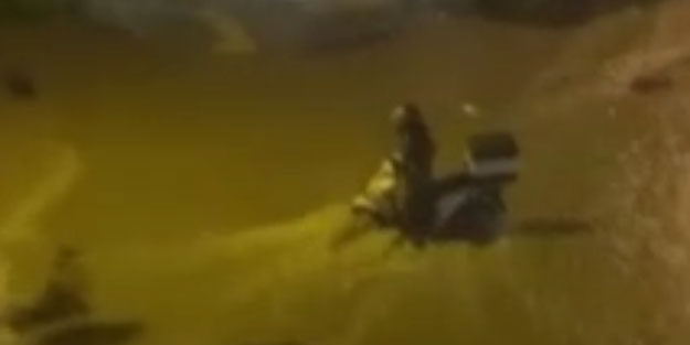 İzmir’de sokaklar göle döndü