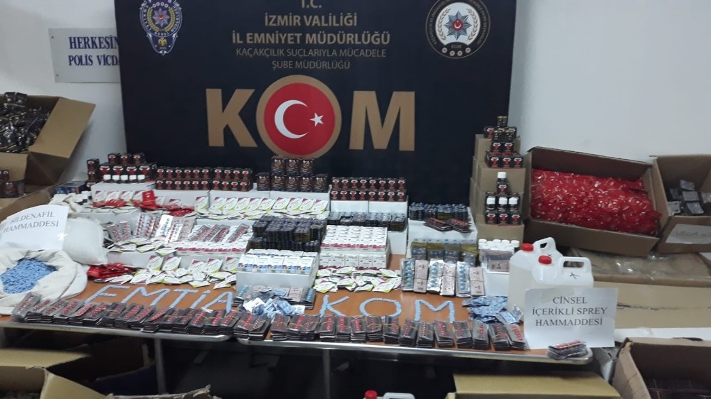 İzmir’de son yılların en büyük cinsel içerikli kaçak ürün operasyonu 
