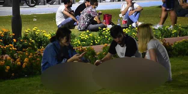İzmir'de sosyal mesafe kuralları hiçe sayıldı