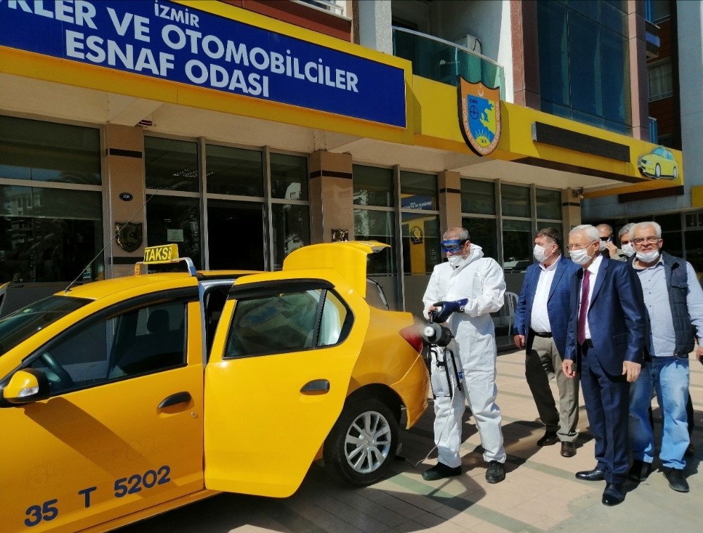 İzmir’de taksiler bir ayda ikinci kez dezenfekte ediliyor 