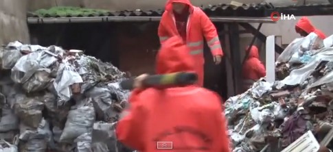 Tarihi bina çöktü! Arama çalışmaları başlatıldı