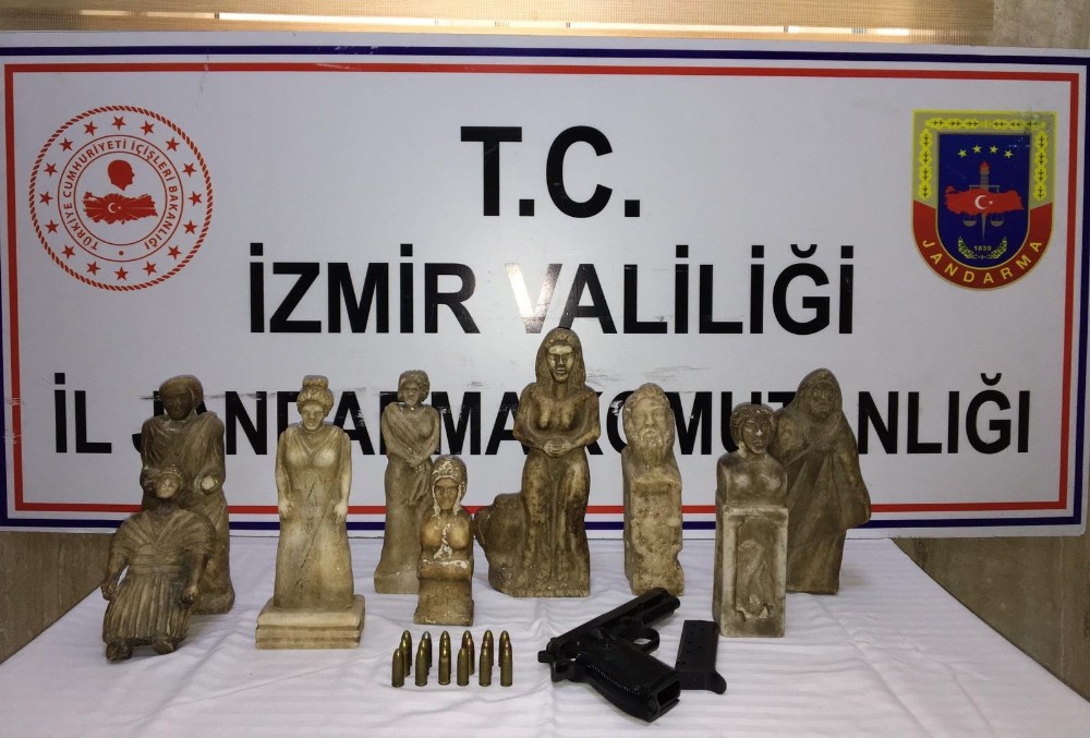 İzmir’de tarihi eser kaçakçılarına operasyon: 3 gözaltı 