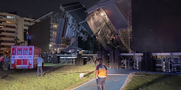 İzmir'de Tarkan'ın konser vereceği sahne çöktü
